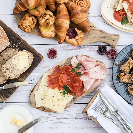 North Lakes And Hotel 4*