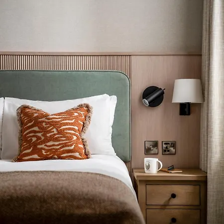 North Lakes And Hotel