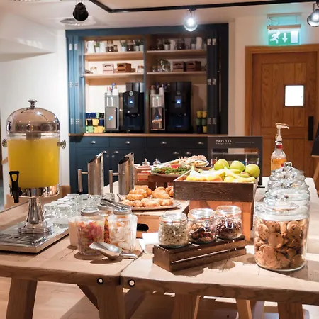 Hotell North Lakes And 4*
