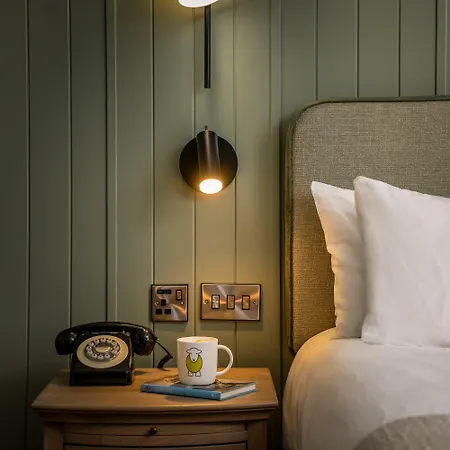 Hotell North Lakes And 4*