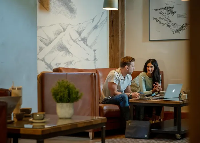 North Lakes And فندق