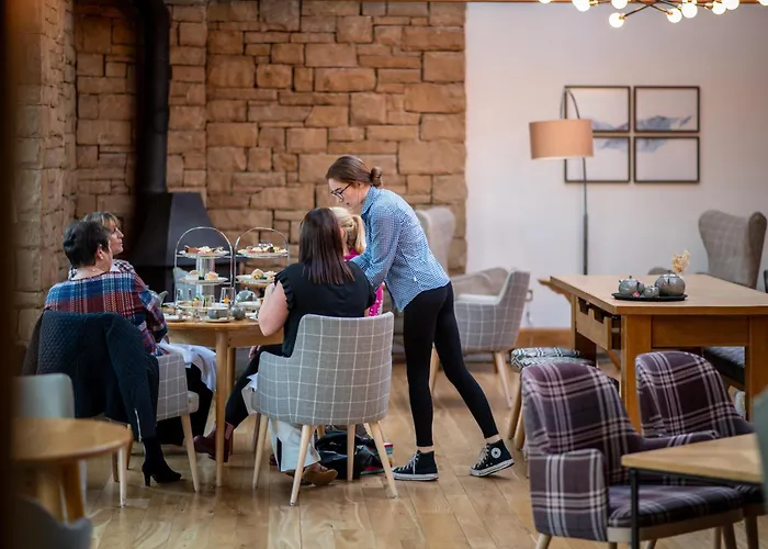 North Lakes And فندق بنريث