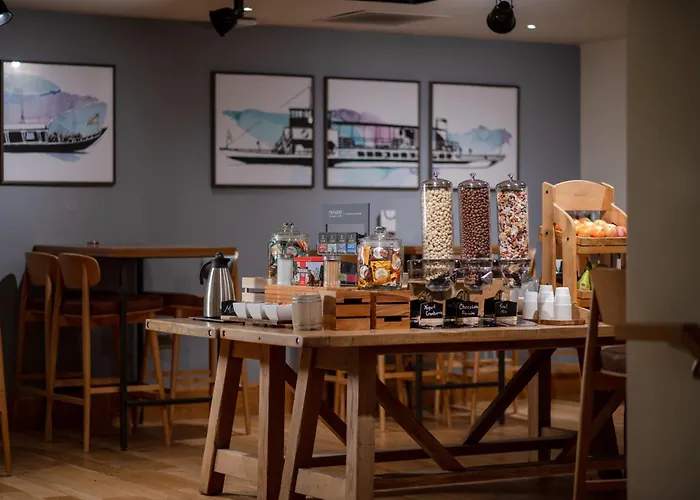 North Lakes And فندق 4*