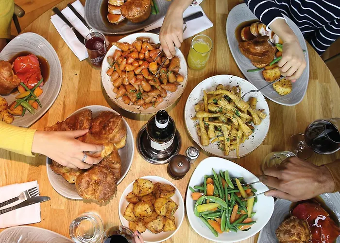 North Lakes And فندق بنريث