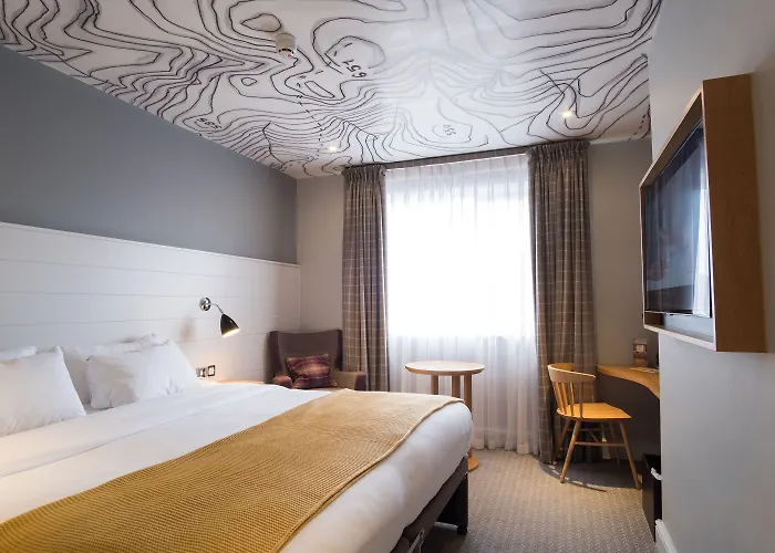 North Lakes And فندق بنريث