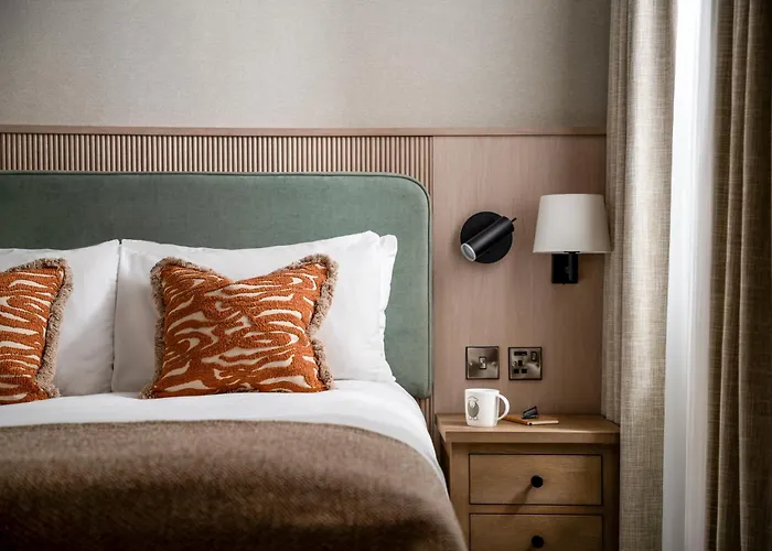 North Lakes And Hotel