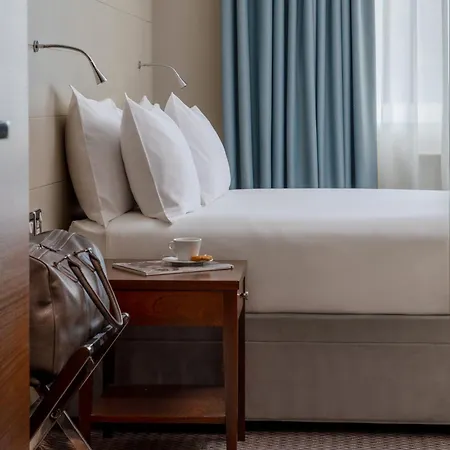 North Lakes And Hotel