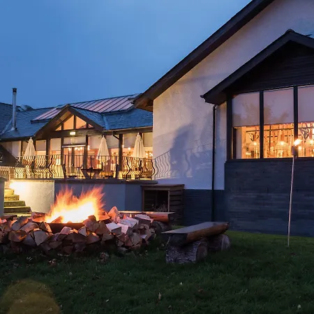 North Lakes And Hotel