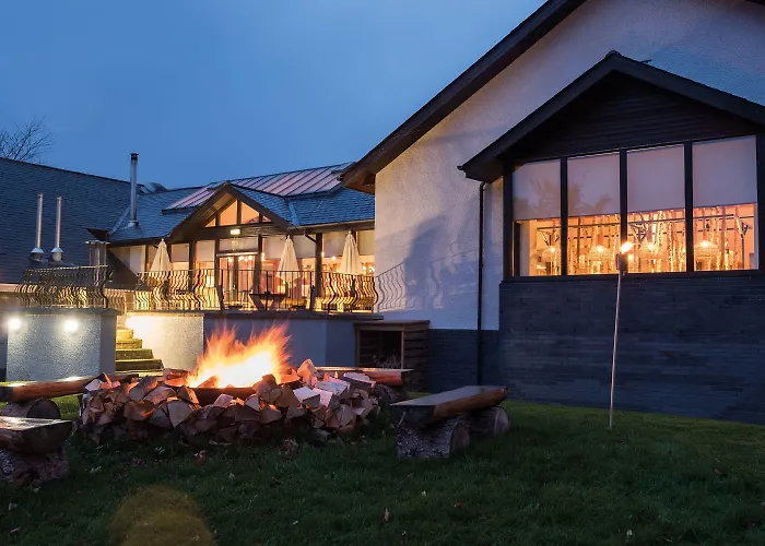 North Lakes And Hotel